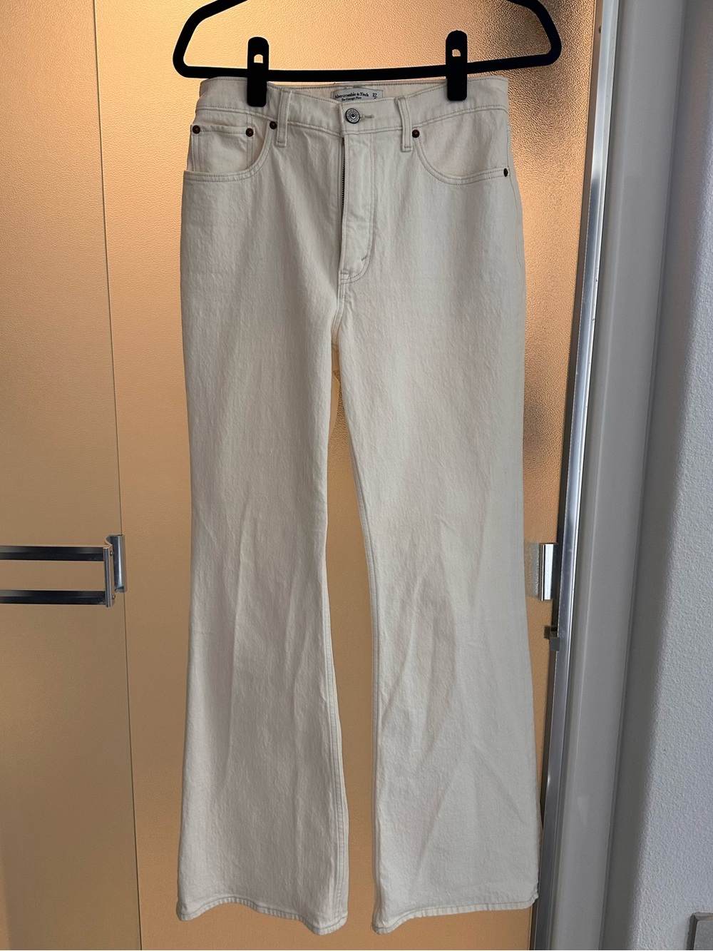 Women’s Abercrombie & Fitch White Flare Jeans - 27/4R